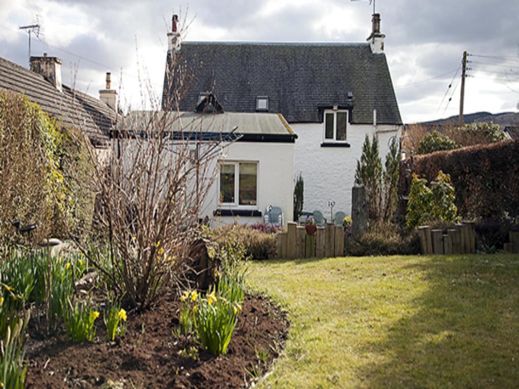 Roslin Cottage Каландър Екстериор снимка