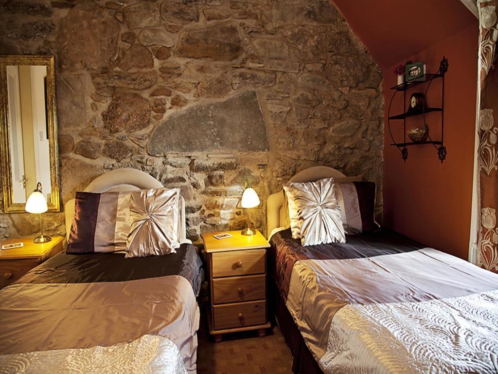 Roslin Cottage Каландър Стая снимка